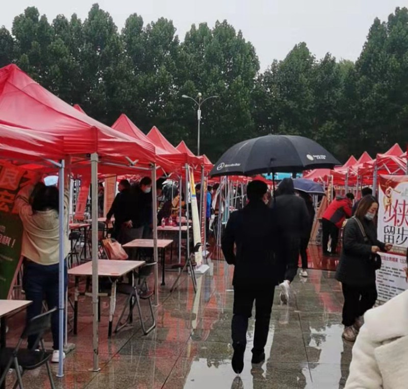 “雨中求賢，職等你來(lái)”農(nóng)達(dá)生化參加中牟縣招才引智人才招聘會(huì)(圖2)